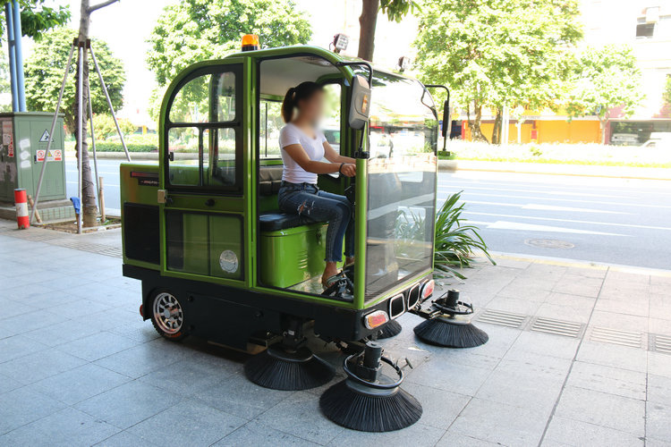 駕駛式掃地機 駕駛式掃地機